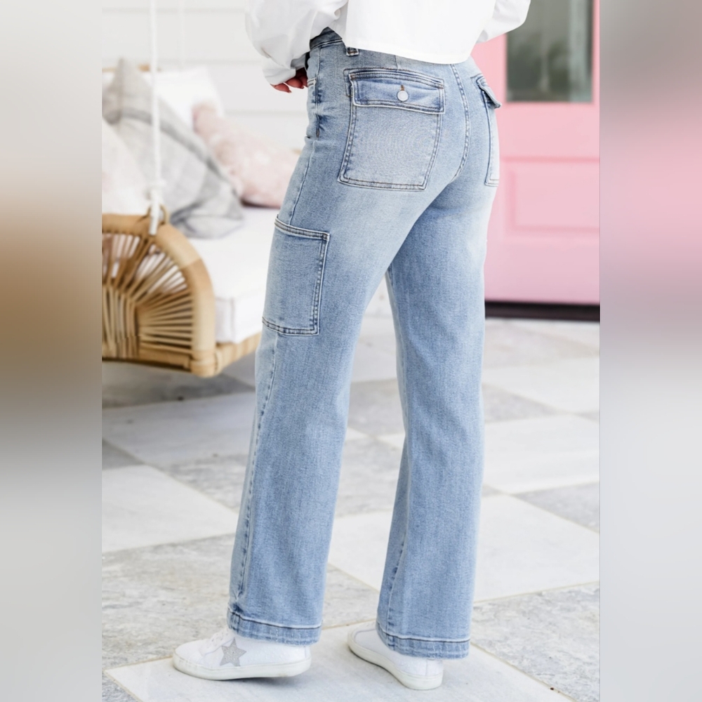 Judy Blue High Rise Light Wash Straight Wide Leg Cargo Jeans Regular Plus NEW - Picture 13 of 16
